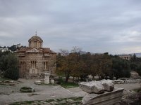 Dans l'ancienne agora, l'église des saints Apôtres (Agii Apostoli Solaki, vers 1000-1025). L'une des plus vieilles églises de la région,  construite  sur le site d'un ancien temple grec, le nymphaion (IIème siècle).  Largement restaurée vers 1950.